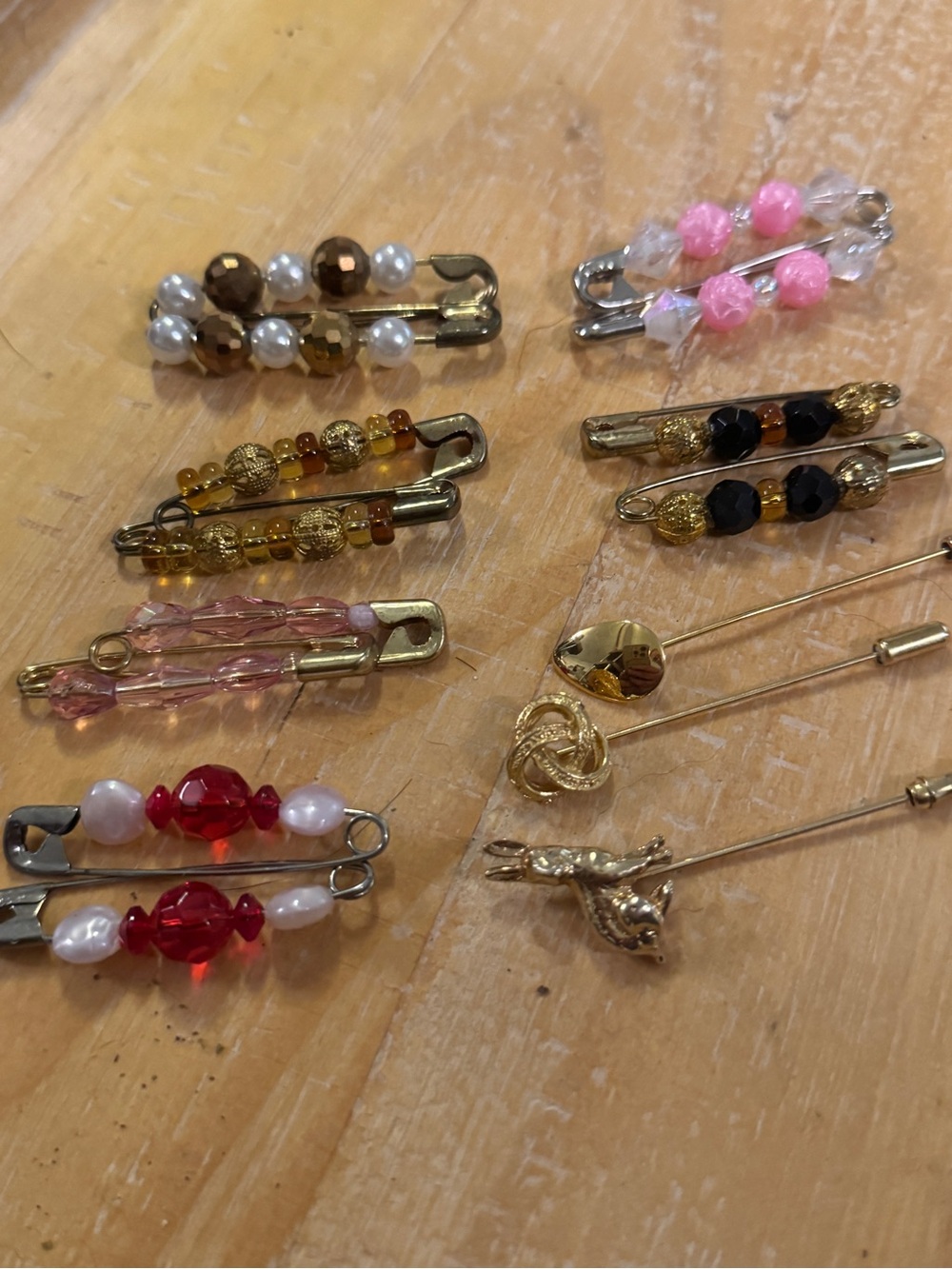 Lot Of 9 Broaches Vintage With Beaded Style And Faux Pearls